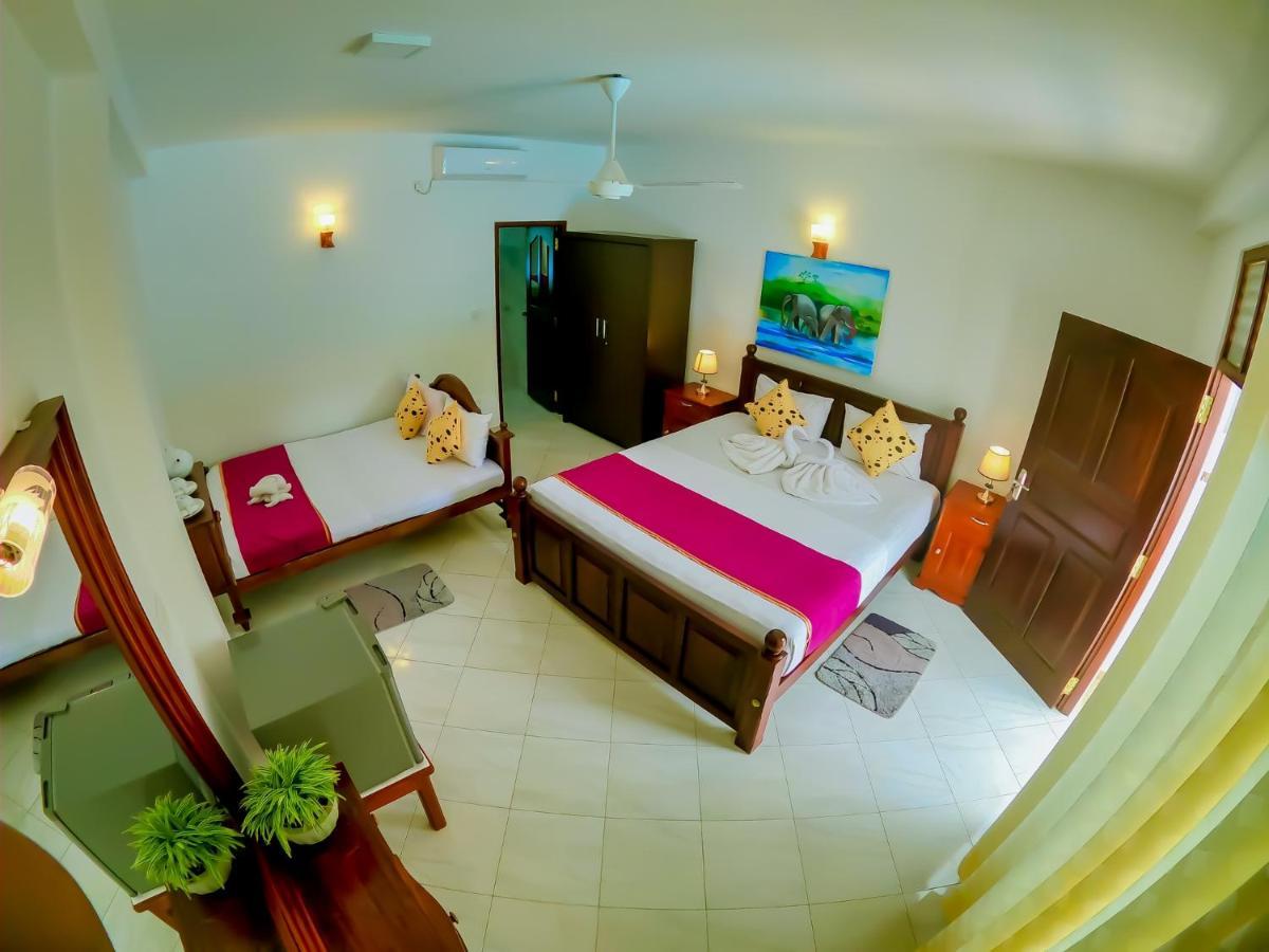 Villa De White Sambur Hikkaduwa Esterno foto