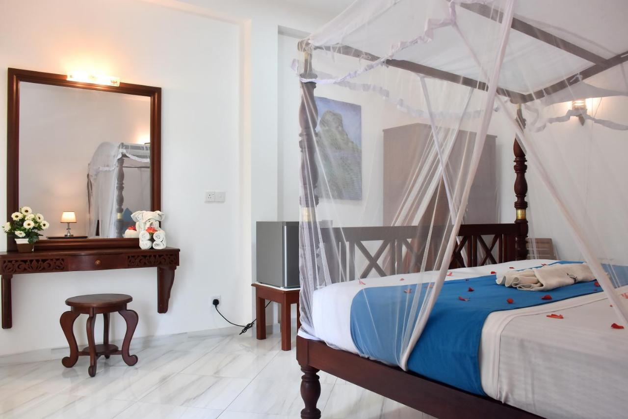 Villa De White Sambur Hikkaduwa Esterno foto