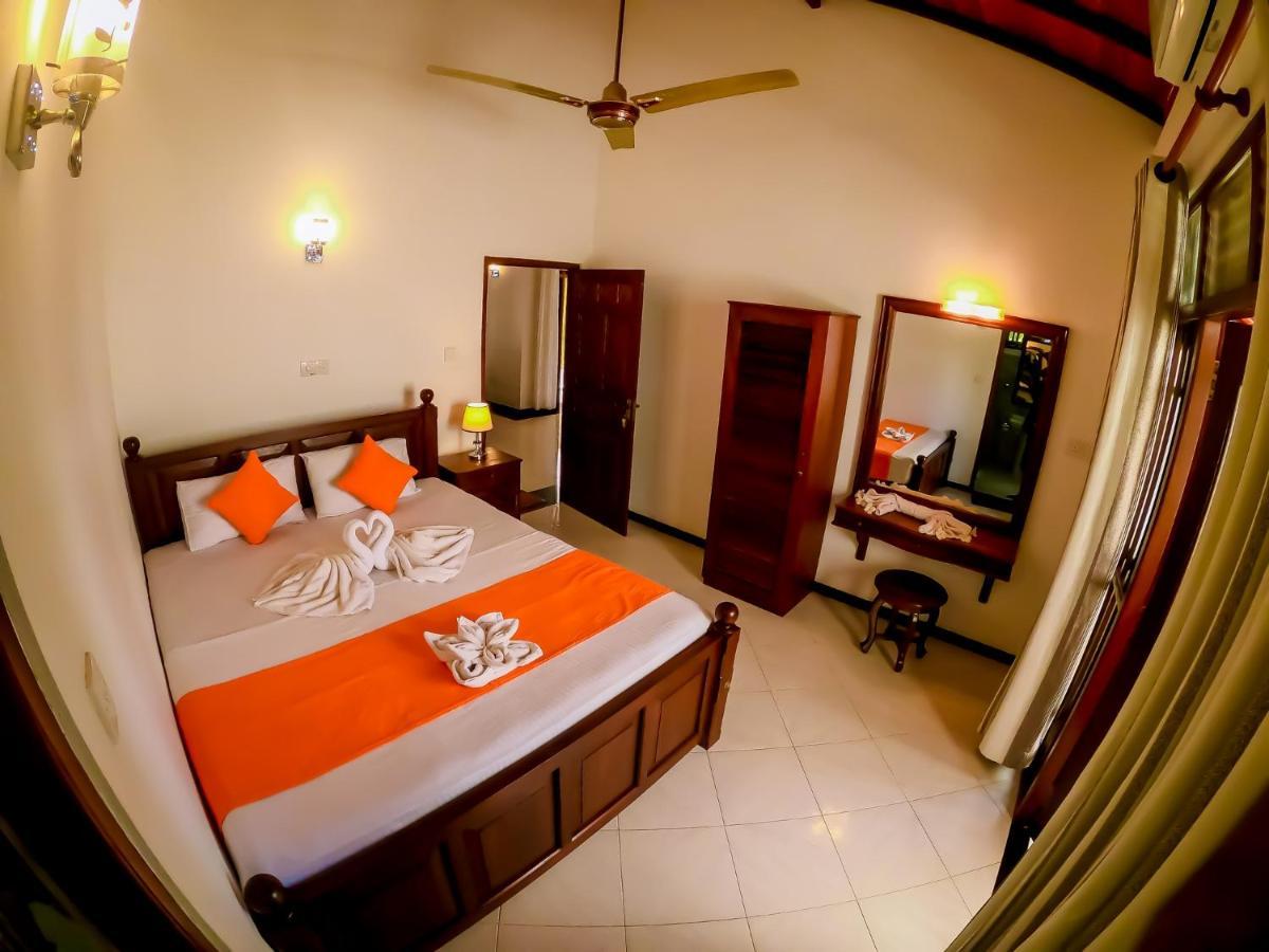 Villa De White Sambur Hikkaduwa Esterno foto
