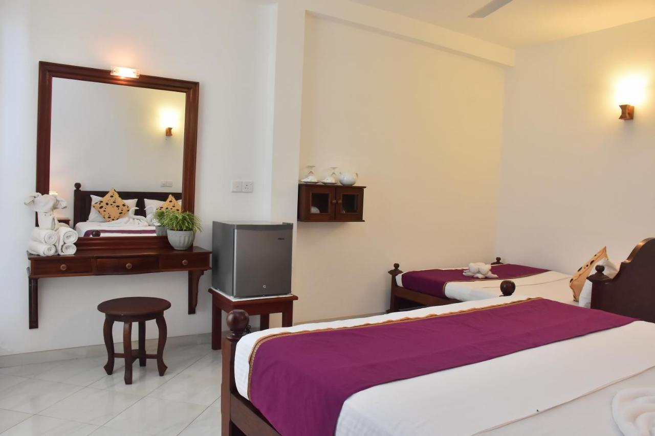 Villa De White Sambur Hikkaduwa Esterno foto