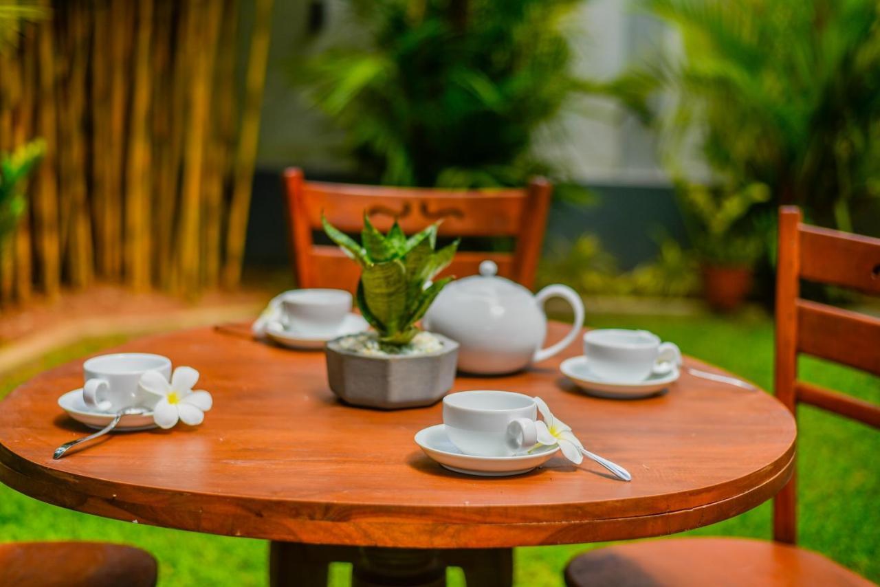 Villa De White Sambur Hikkaduwa Esterno foto