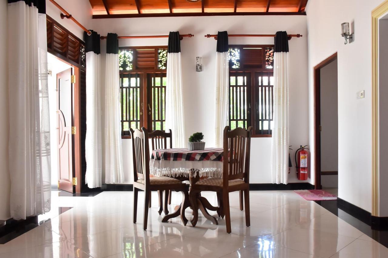 Villa De White Sambur Hikkaduwa Esterno foto
