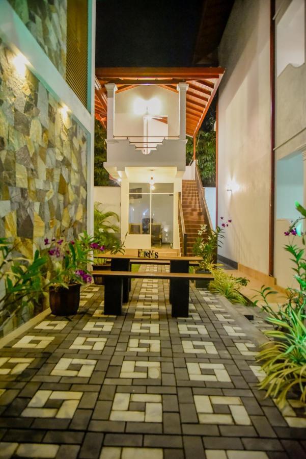 Villa De White Sambur Hikkaduwa Esterno foto